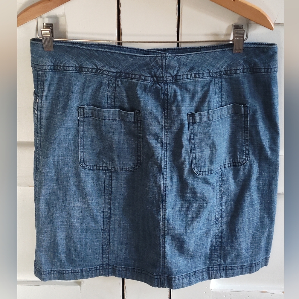 Karen Scott Women's Lightweight Denim Blue  Skort | Size 6 - Picture 4 of 8